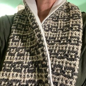 Hand knit ritzy scarf NEW